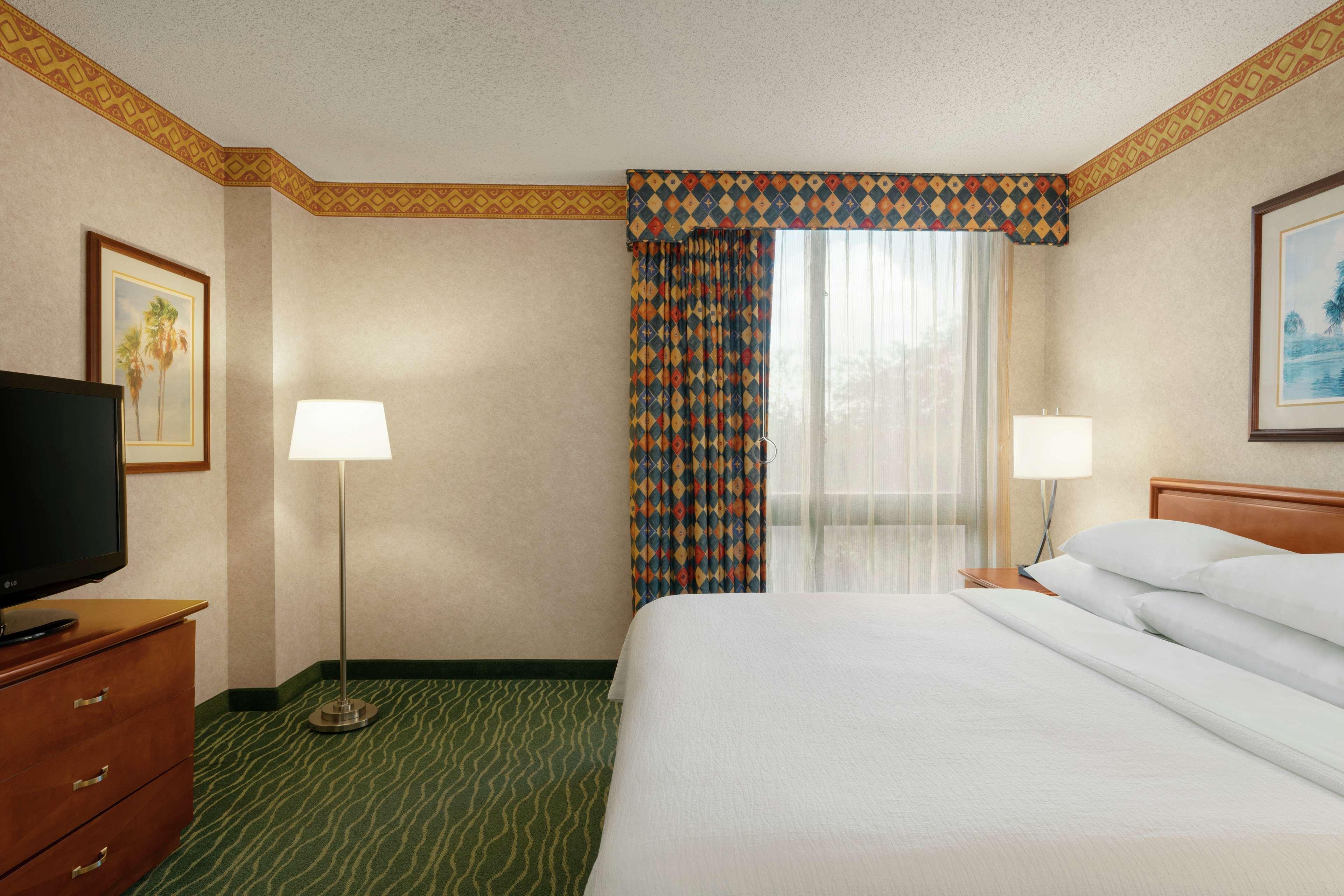 Embassy Suites By Hilton Tampa Usf Near Busch Gardens Экстерьер фото