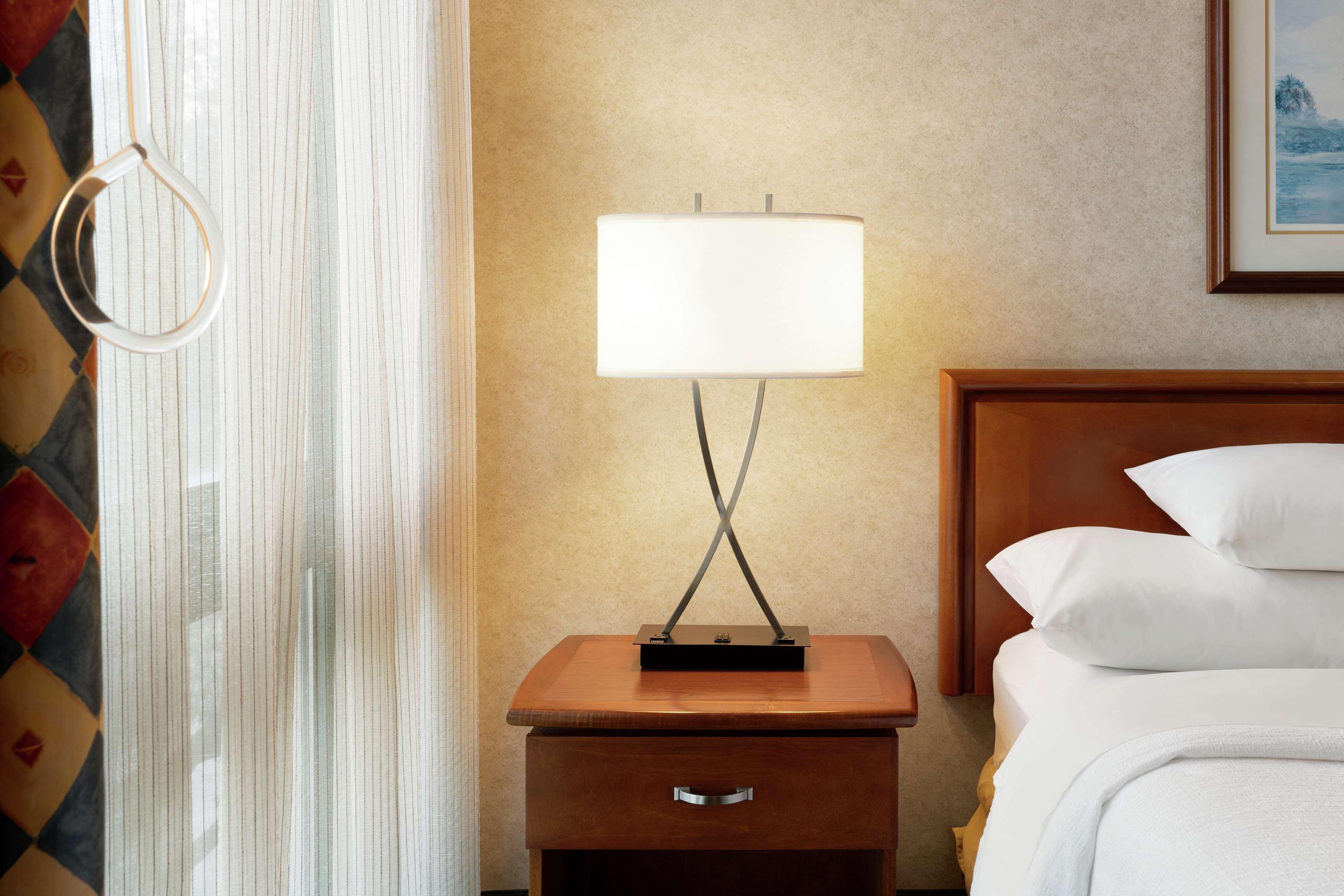 Embassy Suites By Hilton Tampa Usf Near Busch Gardens Экстерьер фото