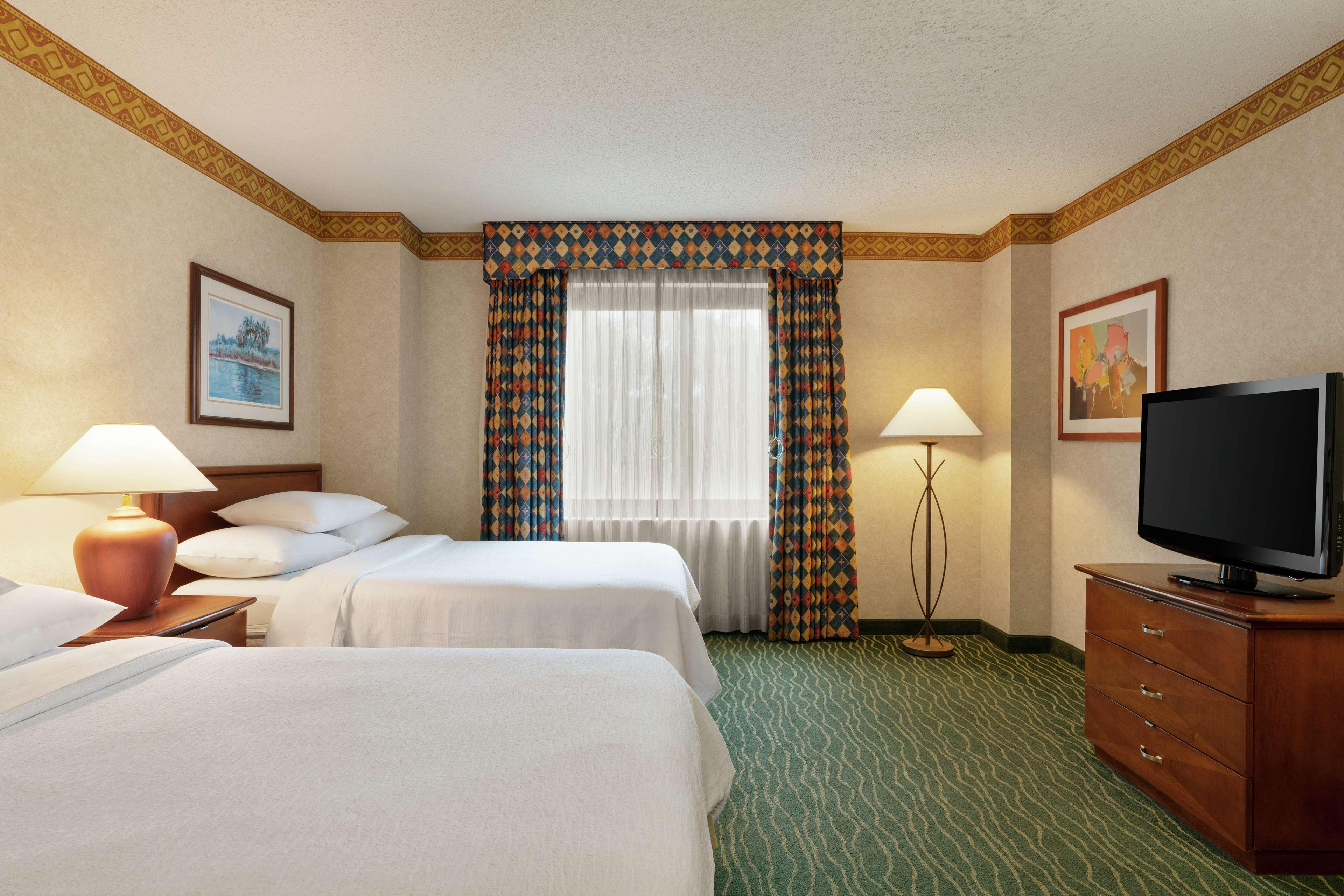 Embassy Suites By Hilton Tampa Usf Near Busch Gardens Экстерьер фото