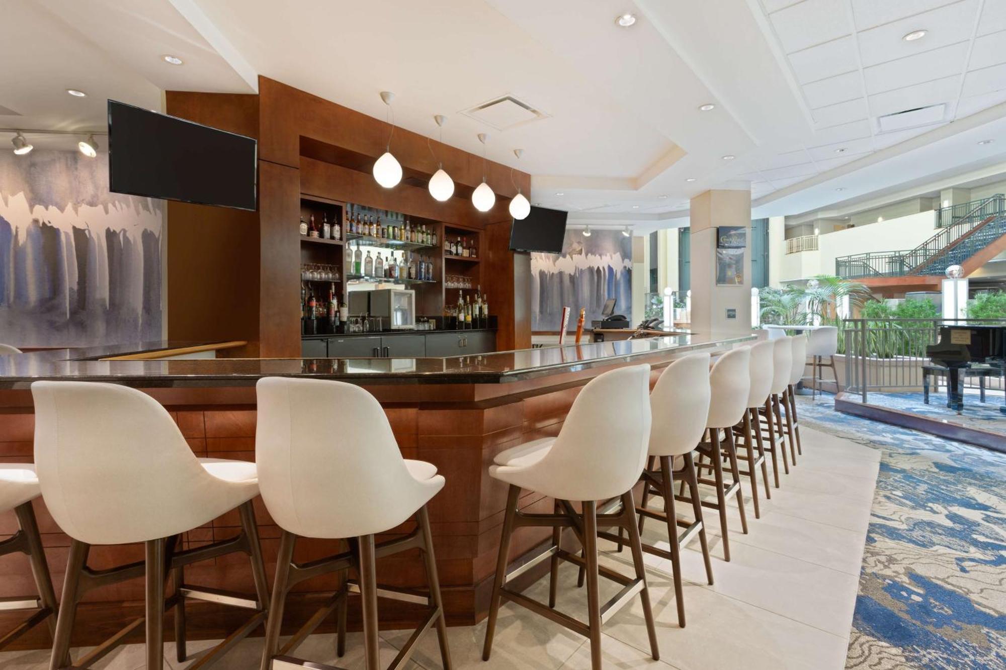 Embassy Suites By Hilton Tampa Usf Near Busch Gardens Экстерьер фото