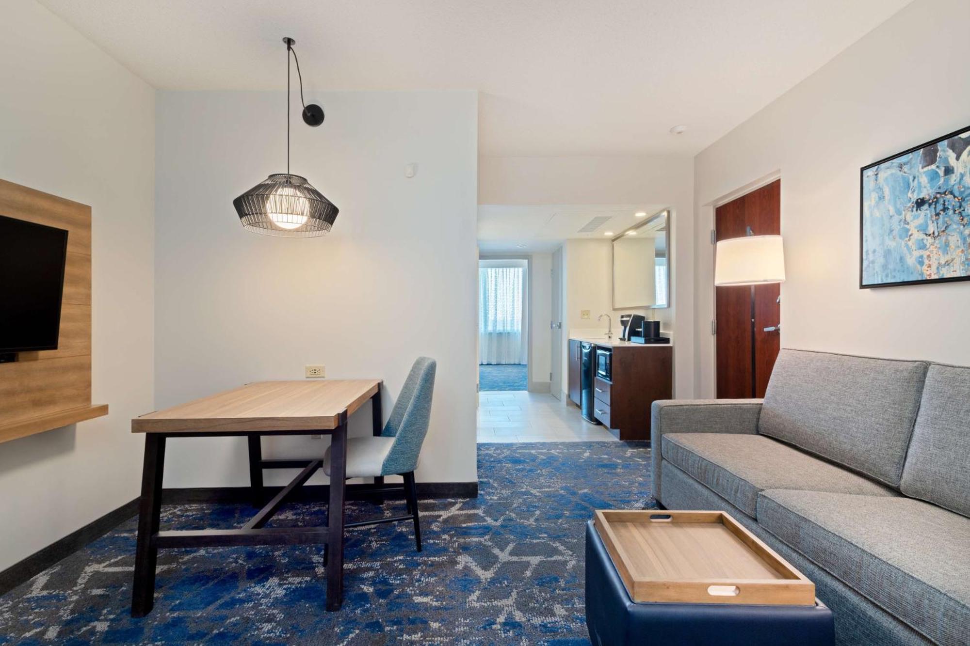 Embassy Suites By Hilton Tampa Usf Near Busch Gardens Экстерьер фото