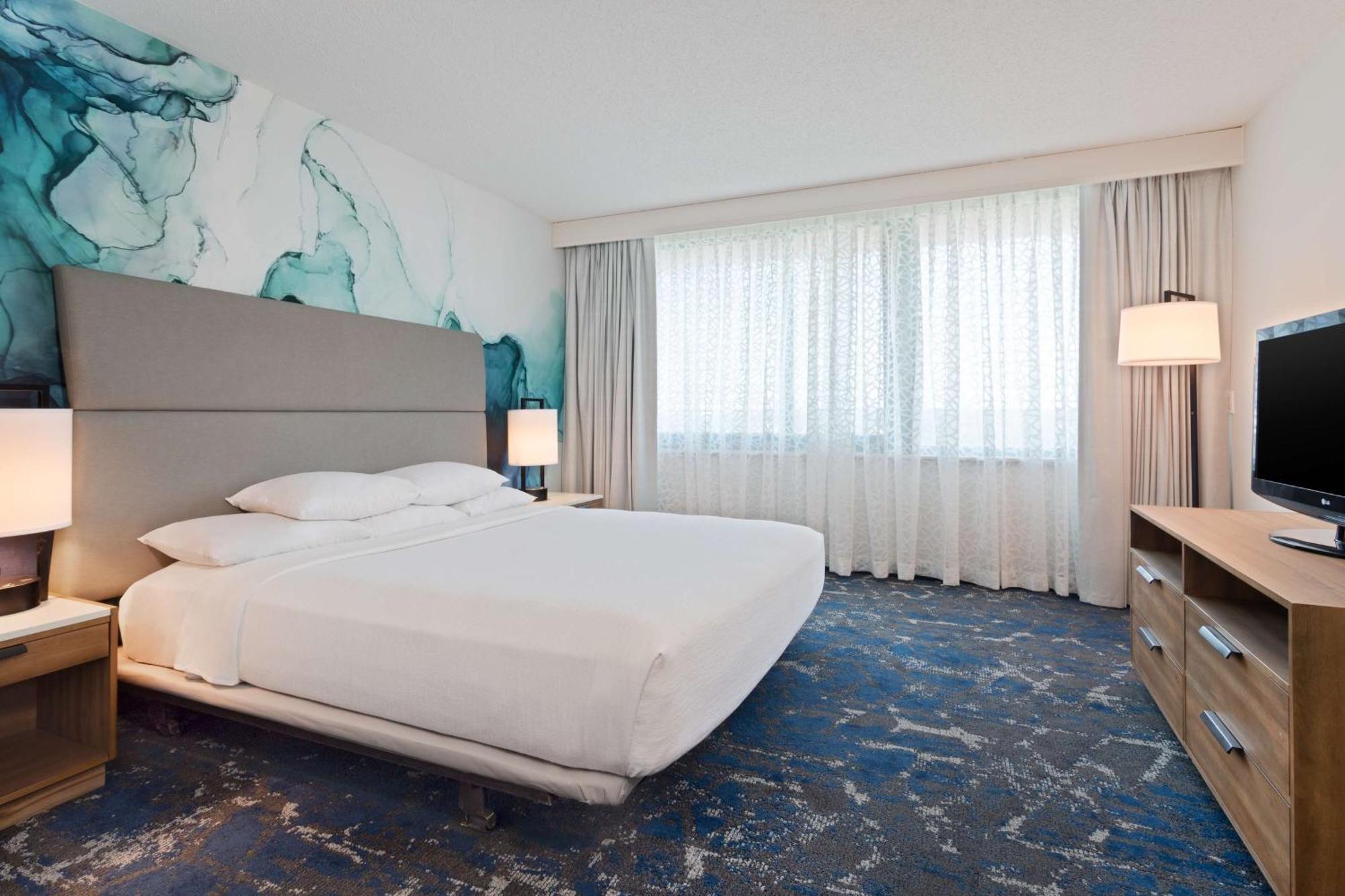 Embassy Suites By Hilton Tampa Usf Near Busch Gardens Экстерьер фото