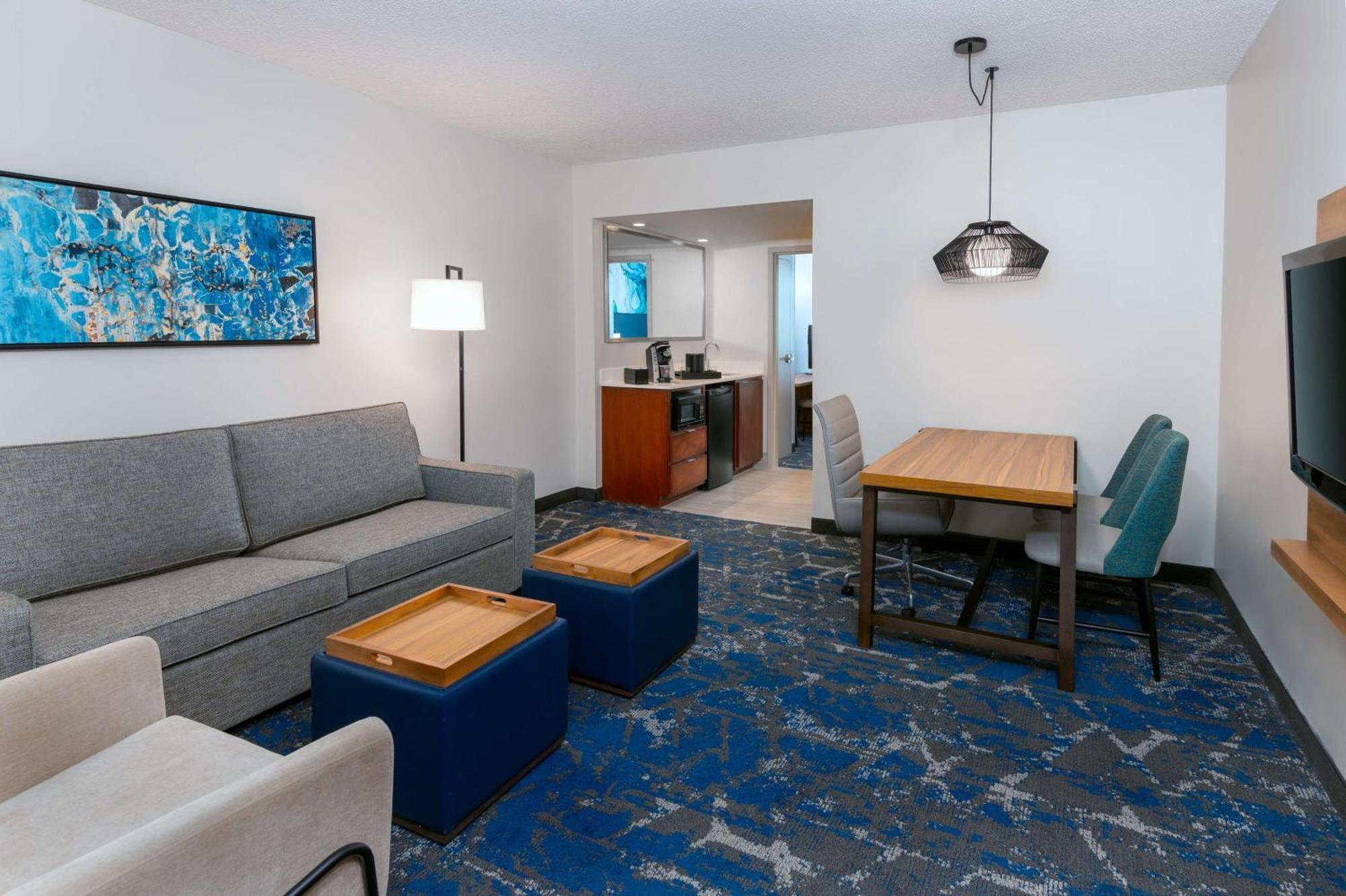 Embassy Suites By Hilton Tampa Usf Near Busch Gardens Экстерьер фото