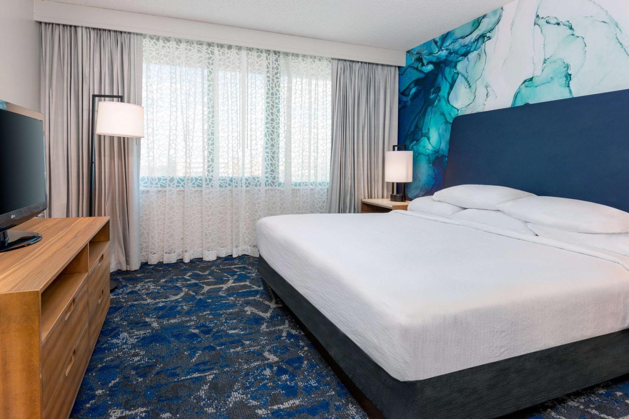 Embassy Suites By Hilton Tampa Usf Near Busch Gardens Экстерьер фото