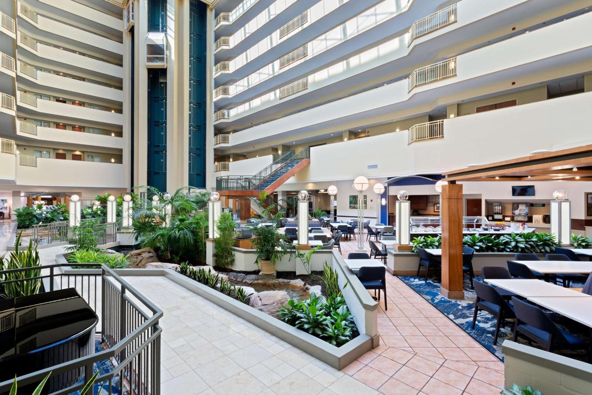 Embassy Suites By Hilton Tampa Usf Near Busch Gardens Экстерьер фото